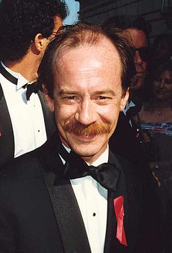 250px-Michael_Jeter_at_the_44th_Emmy_Awards_cropped-1.jpg.4e2520937333b32ca28d613542eea298.jpg