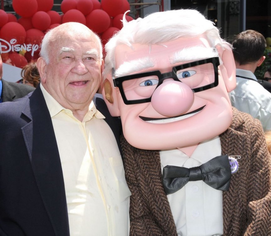 Ed-Asner-arrives-at-the-premiere-of-Up-1200x1042.jpg