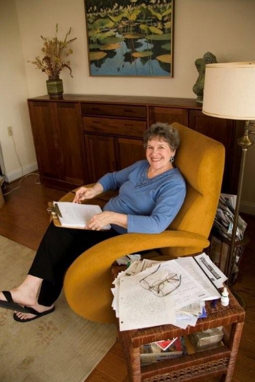 Phyllis_Reynolds_Naylor_in_her_writing_chair.jpg