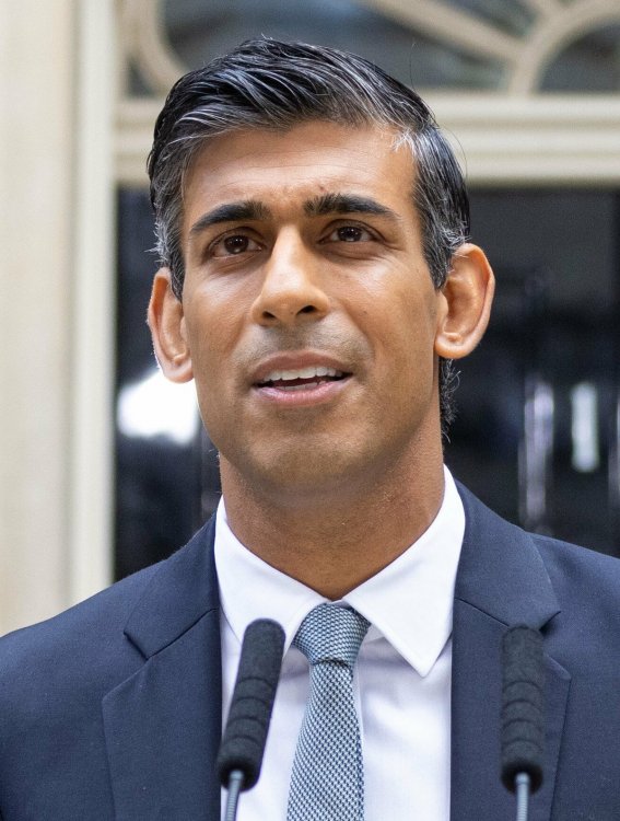 1200px-Prime_Minister_Rishi_Sunak_arrives_in_Downing_Street_(cropped).jpg