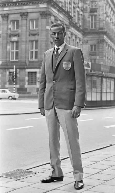 Abebe_Bikila_1968_(b_retouched).thumb.jpg.8cfca3f6fc863baaa312b4b8055f9e9c.jpg