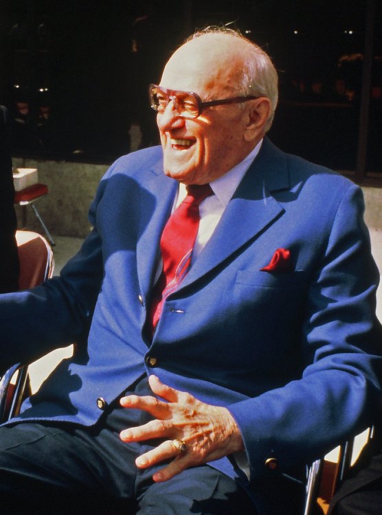 George_Halas_(cropped).thumb.jpg.3bfcc1801e634af895734caa85952c65.jpg