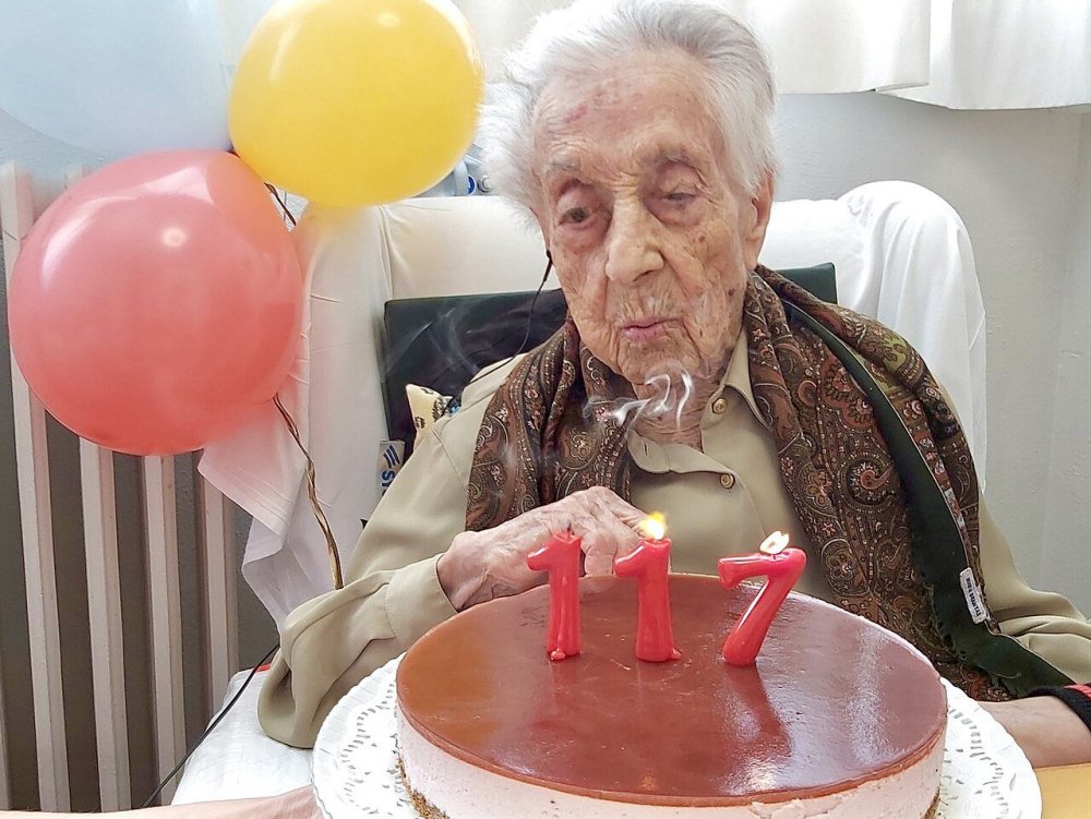Maria_Branyas_Morera_(117è_aniversari).jpg