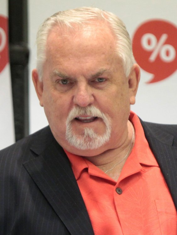 John_Ratzenberger_(27978487885)_(cropped).jpg