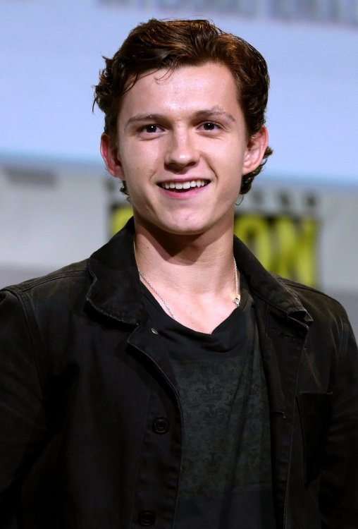 Tom_Holland_by_Gage_Skidmore (1).jpg